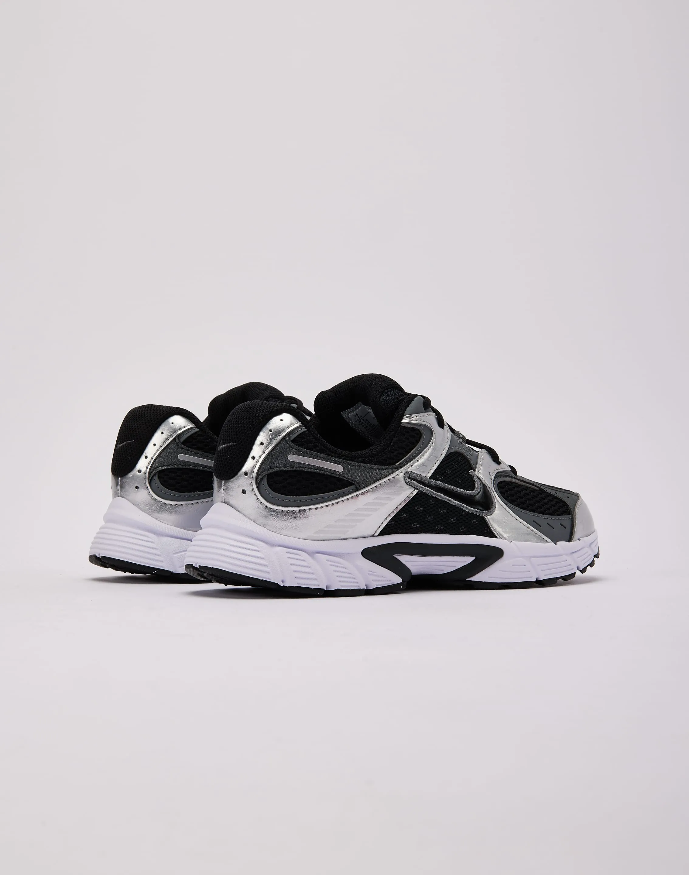 Nike V5 RNR Grade-School solo running