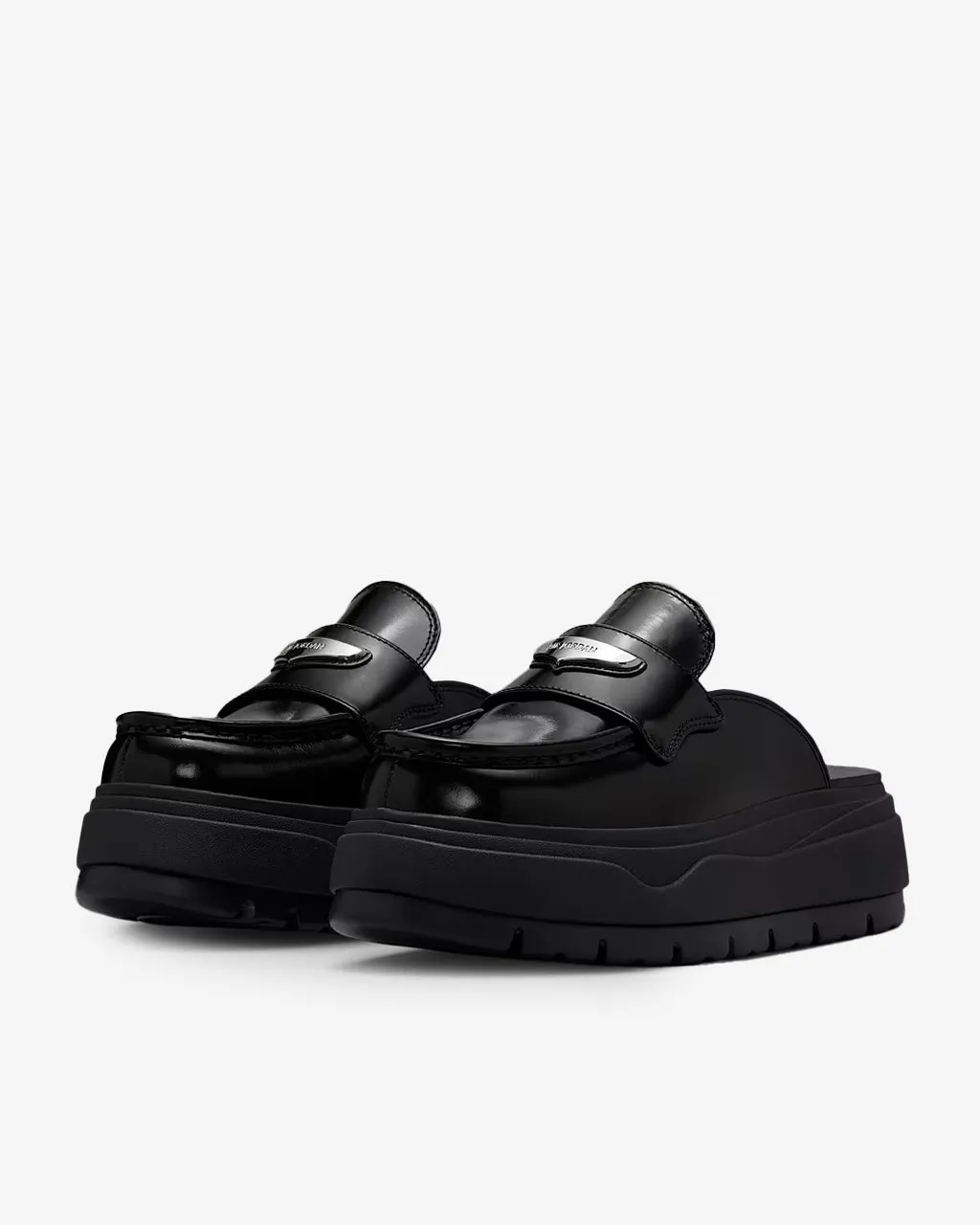 WMNS Air Jordan Mule 'Black/Metallic Silver' SturdyConstruction