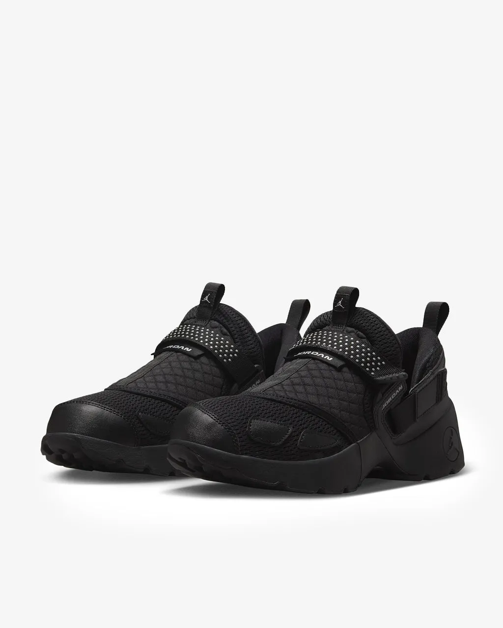 Padded Heel Reflective details WMNS Jordan Trunner LX 'Triple Black'