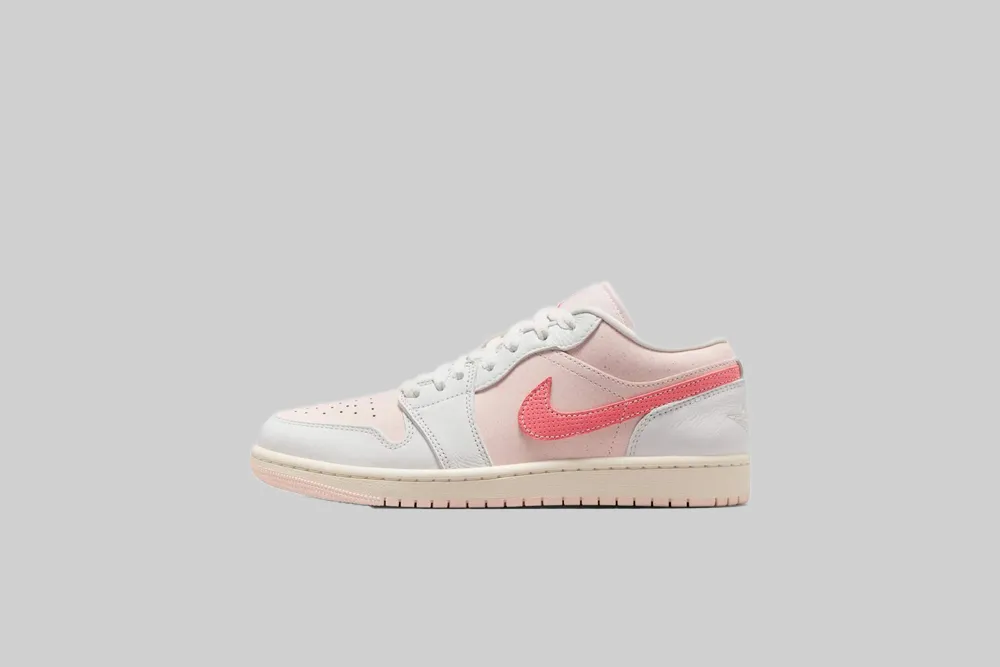 Toe box space Strong Cut Women's Air Jordan 1 Low SE 'Strawberry Milkshake '