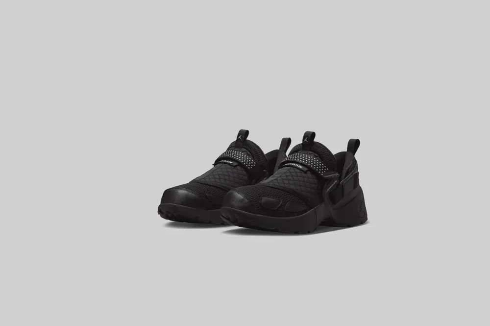 Versatile Design Air Circulation Women's Jordan Trunner LX 'Triple Black'