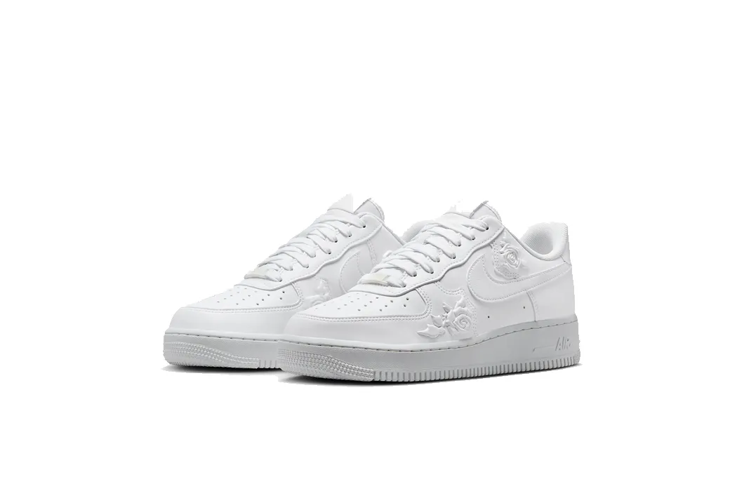 Low Profile Design Slip On Construction Women's Nike Air Force 1 '07 'White Roses'