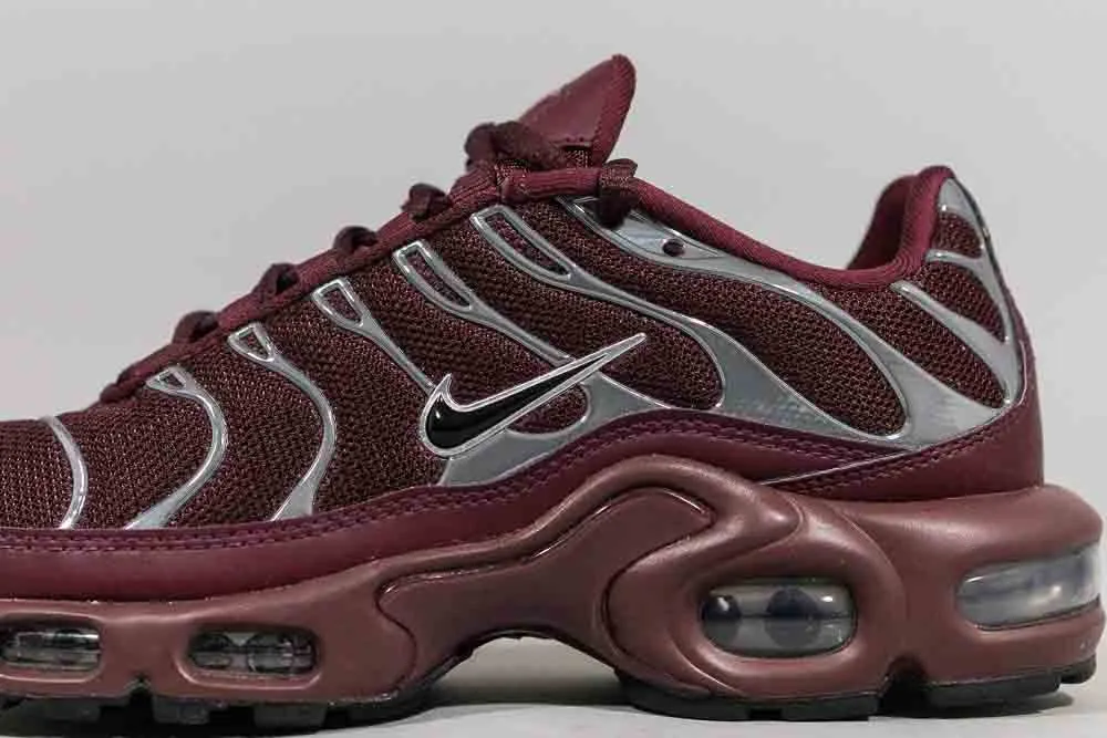 Better Form Women's Nike Air Max Plus SE 'Night Maroon'