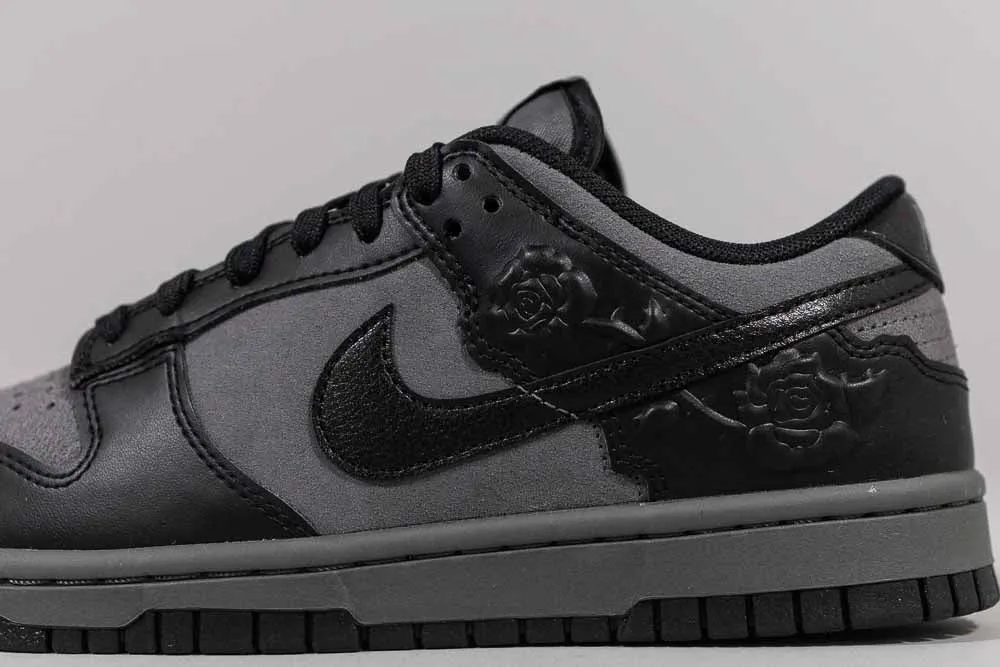 Chill Outfit Anti Microbial Treatment Women's Nike Dunk Low 'Black Roses'