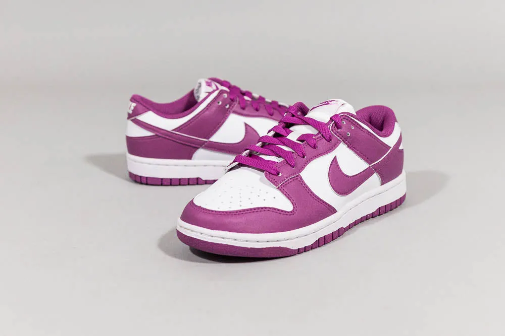 Stable Walk Women's Nike Dunk Low Next Nature 'Hot Fuchsia'