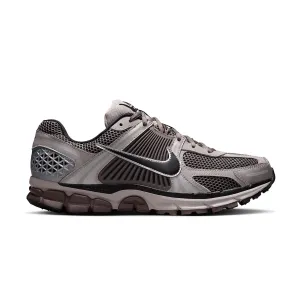 Vertical Flex Light Arch Zoom Vomero 5 'Dark Violet Ore Burgundy Ash'